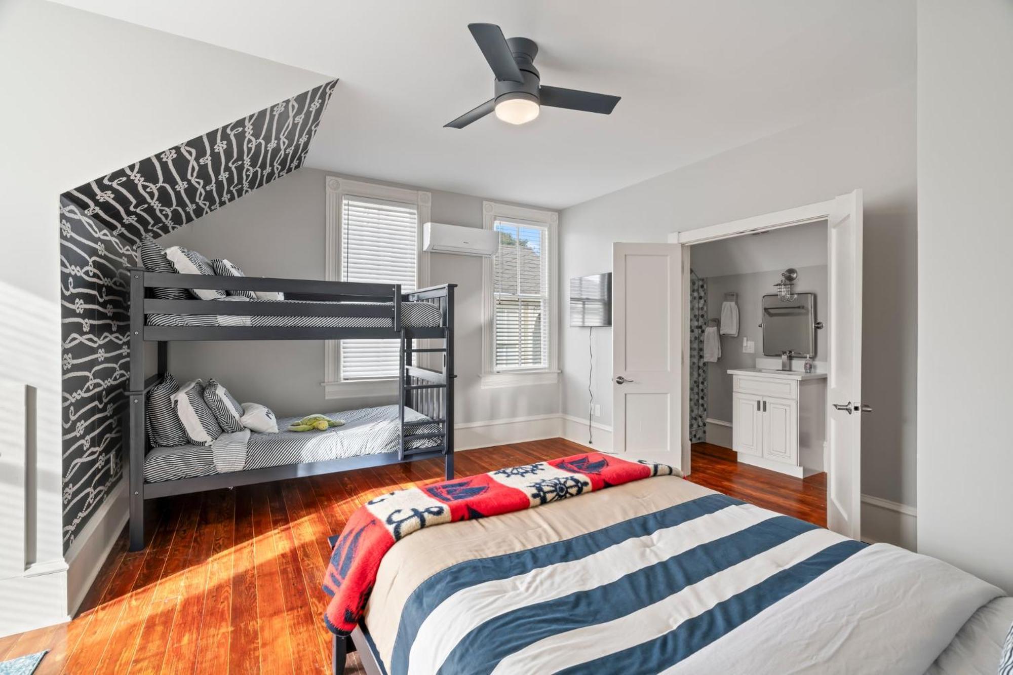 Historic Galveston Family Beach Home With 3 King Beds Exterior photo