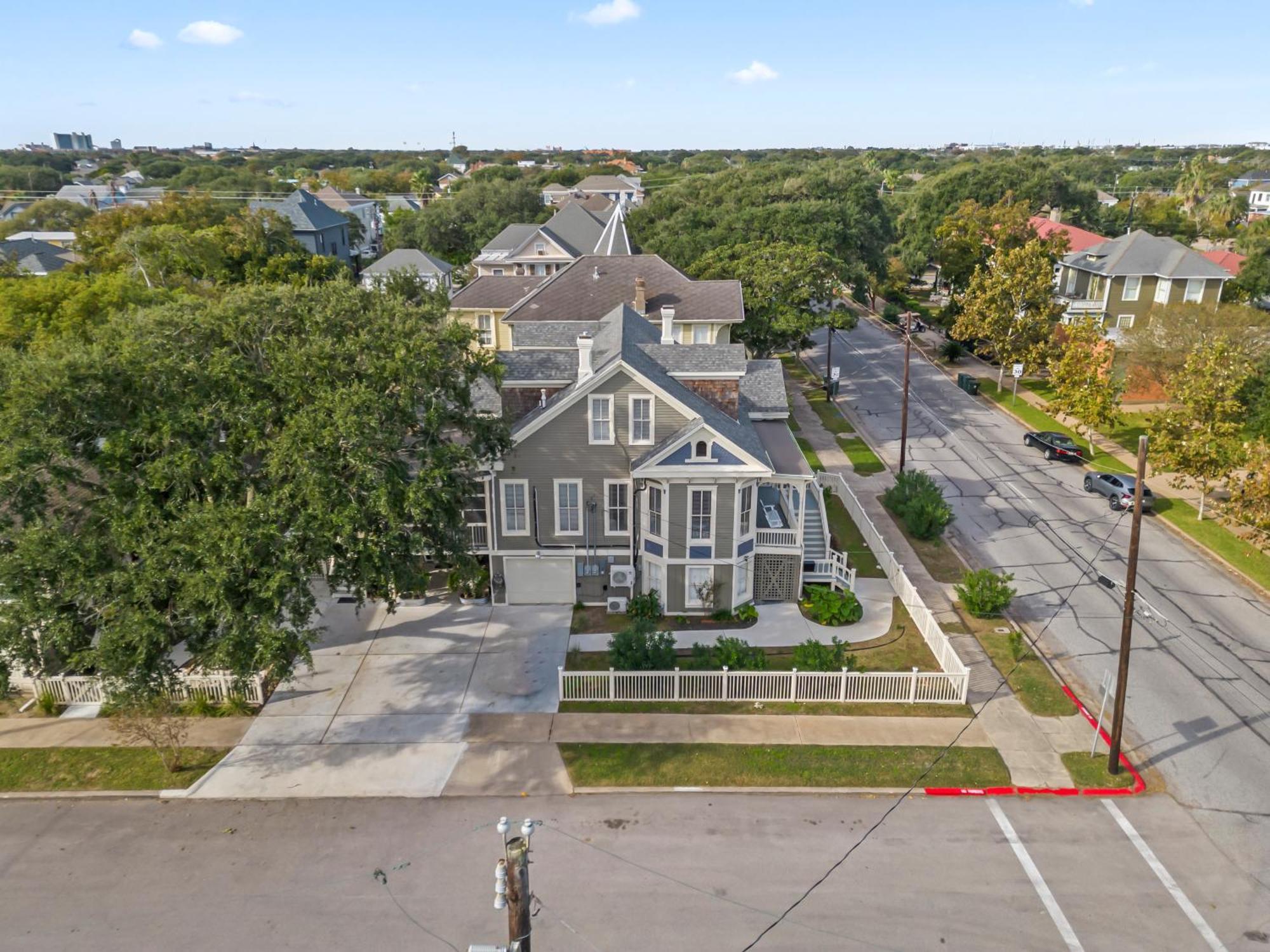 Historic Galveston Family Beach Home With 3 King Beds Exterior photo